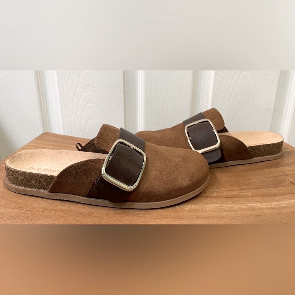 OLD NAVY Faux Suede Clogs with Adjustable Buckle 
Women Size 7 - Picture 7 of 12